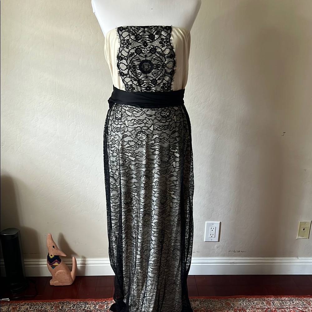 Elegant Black and Cream Lace Panel Maxi Dress